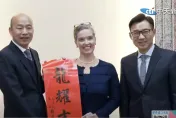 影/韓國瑜國會外交首秀！會見AIT處長孫曉雅　致贈「龍耀吉慶」春聯氣氛融洽