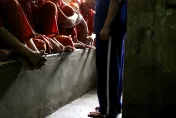 柬國監獄惡劣環境曝！晚安小雞恐遇「撿肥皂」危機　知情者憂「難平安畢業」