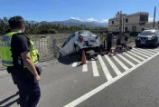 影/屏東台1線大貨車追尾3連撞！害1車慘犁田　駕駛受困搶救畫面曝
