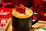 1杯3百元！陸星巴克龍年限定新品「肉脯+拿鐵」　網友嘗鮮曝真實反映