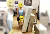 床都睡塌了！不捨老婦遭棄「睡垃圾堆」　他搖身變聖誕老公公助清貧好眠