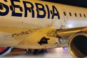 搭機驚魂記！飛機載106人起飛撞上跑道設施　機身「破大洞漏油」幸無傷亡
