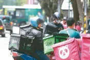 北市外送員困電梯1hr！社區管理員：又沒受傷　工會回擊「不排除全面拒接訂單」