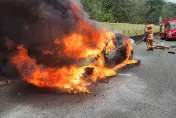 快訊/國1南下40公里火燒車！車輛瞬間變火球　車內2人緊急逃生