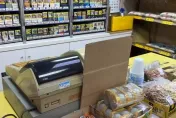 影/台南惡煞闖雜貨店「持剪刀猛刺」老闆！行兇後逃離　現場血跡斑斑