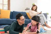 妻年收350萬隨便花　全職奶爸睡到自然醒「還受肯定」！網：嫁得真好