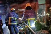 疑似黑衣人縱火？羅東透天民宅騎樓突起火　1家4口受困驚險逃生