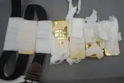 影/腰纏3塊腳踩4塊！禿頭胖男「腰纏萬貫」走私7公斤金條價逾千萬