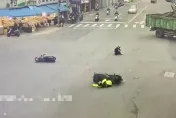 影/撞擊瞬間！妙齡女十字路口慢速鬼切　後方機車遭擊落騎士肋骨骨折
