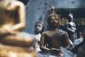 現世報？泰毒蟲大鬧佛寺毆打僧侶、砸佛像　混亂中滑倒遭「肉髻」刺進胸口身亡