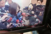 管碧玲遭國台辦批冷血　竟摸記者臉說「你看看我的體溫」