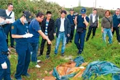 兒遭灌水泥裝桶棄屍...母「開門迎假警」淚悔11年　神明：老虎咬走