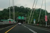 無照騎重機闖八卦山隧道！罰單見「省6000元」笑了：一次破解2任務