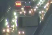 快訊/國1南下楊梅段驚見大車橫躺內線車道！交通紫爆下班請注意