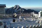 影/玉山降下三月雪！零下7.9°C　銀白世界美呆了