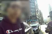 影/通緝男假冒哥哥身分遭警識破　車上搜出大批刀械、槍毒
