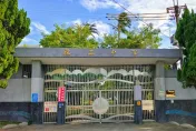 工人校園「嚼檳榔」遭制止引衝突　敦品中學生暴動砸車包商媽嚇送醫