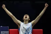 振臂狂吼！王子維爆冷屠龍「直落二」拍落球王安賽龍　終結對戰6連敗