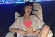 58歲胡文英「海邊脫Bra」半裸畫面流出！　慶生穿透視裝辣曬凍齡體態