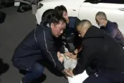 高雄警圍捕暴力討債成員...擲震撼彈2枚阻逃壓制　搜出各式槍械、127發子彈