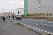 深夜未歸遇死劫！2歲童「偷溜外出」父母急找　屍體爆頭倒臥馬路慘死