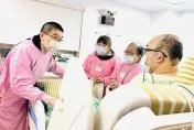 快訊//歷經10天終甦醒！基隆公車駕駛昏迷前守護乘客　市長謝國樑赴醫院探視