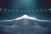 影/大陸兩會/「劇透」轟-20！解放軍空軍副司令撇技術瓶頸：快了你們等著吧