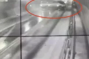快訊/翻車影片曝光！康橋校車信義快隧道翻車18傷　「恐怖旋轉」後翻覆