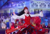 超敬業！迪麗熱巴春晚轉場空檔「摔到骨裂」　帶傷演出沒人發現