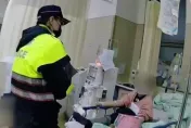 影/急診室暴力！狂婦被拔針時滲血竟持刀恐嚇醫護　嗆「惡毒的人拿刀捅妳」