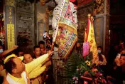 白沙屯媽祖/白沙屯拱天宮 「放頭旗」儀式完畢　進香信眾「犒軍」三天