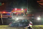 快訊/國道1號三義段轎車衝下邊坡！轎車成廢鐵、駕駛受傷送醫