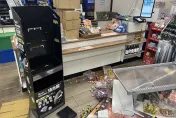 影/直接送療養院！鶯歌女砸超商掌摑女店員　被逮還嗆警「我殘障」