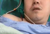 快訊/衝突畫面曝！港網媒創始人「姜牧師」左背遭捅刀倒地　警帶回關係人偵訊