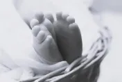 桃園1歲女童疑遭虐丟包關愛之家　外籍移工生父找到了