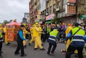 白沙屯媽祖/白沙屯媽祖「突轉向」...香燈腳讓路不慎撞倒嬤　祂趕緊向前關心