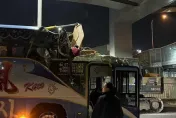 高雄遊覽車疑不熟路況釀1死14傷！死者才要慶祝80大壽…女兒無法接受