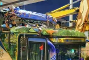 高雄遊覽車撞涵洞1死14傷！駕駛被查出6年違規3件