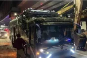 高雄遊覽車撞涵洞奪1命14傷　旅行社「死亡理賠」1人250萬