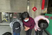 快訊/高雄遊覽車公司負責人現身了！帶2女兒鞠躬道歉　允諾全力協助善後