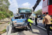 快訊/國3南向368.1K田寮段連環撞！車輛翻覆釀4傷…全線一度封閉