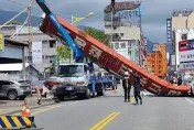 疑吊掛不慎...花蓮15米飯店招牌「7樓高」狠砸路旁汽車！　傷亡結果太驚人