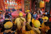 白沙屯媽祖/神蹟片！粉紅超跑「U turn」衝進田中乾德宮　66萬網友見證媽祖說話了