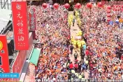 白沙屯媽祖/抵達朝天宮！粉紅超跑「三進三退」　20萬信眾擠翻齊喊：進哦