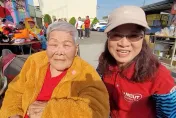 白沙屯媽祖/歡喜結緣！94歲阿嬤親手製作「5256雙袖套」　香燈腳免費索取不曬傷