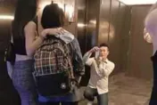 大廚化身攝影師！林韋君親民搭粉絲肩合照　天菜男友跪地掌鏡幫拍
