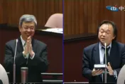 讚閣揆沒有拉幫結派！王世堅離別禮送「聖經一本」　陳建仁反應絕了