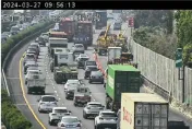 快訊/國1南下楠梓段車禍！貨車翻覆「占用1條車道」　現場一度回堵8km