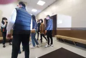快訊/要真相！寶林茶室39歲男中毒亡　妻子妹妹現身殯儀館