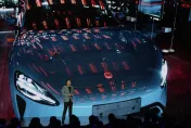 馬斯克又一強敵出現！小米電動車正式上市  「最低入手價」震撼特斯拉